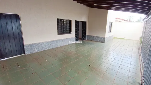 Casa com 3 Quartos para alugar, 400m² no Santos Dumont, Uberaba