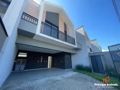 Casa com 3 Quartos à venda, 202m² no Saguaçu, Joinville