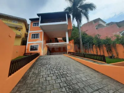 Sobrado com 4 Quartos à venda, 330m² no Porto Grande, São Sebastião