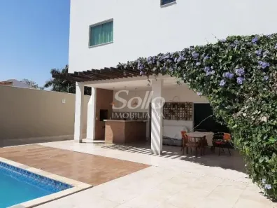 Casa com 3 Quartos para alugar, 347m² no Jardim Karaíba, Uberlândia