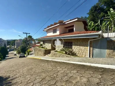 Casa com 5 Quartos para alugar, 349m² no Córrego Grande, Florianópolis