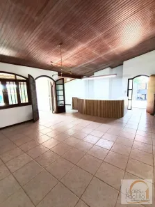 Casa com 3 Quartos para alugar, 250m² no Vila Santista, Atibaia