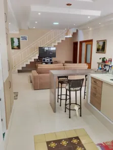 Sobrado com 3 Quartos à venda, 306m² no Piracangaguá, Taubaté