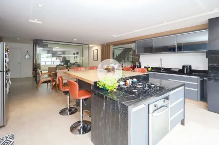 Sobrado com 3 Quartos à venda, 261m² no Bacacheri, Curitiba