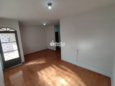 Casa com 2 Quartos para alugar, 78m² no Santa Mônica, Uberlândia