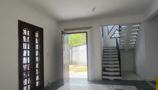 Sobrado com 4 Quartos para venda ou aluguel, 210m² no Terra Firme, Belém