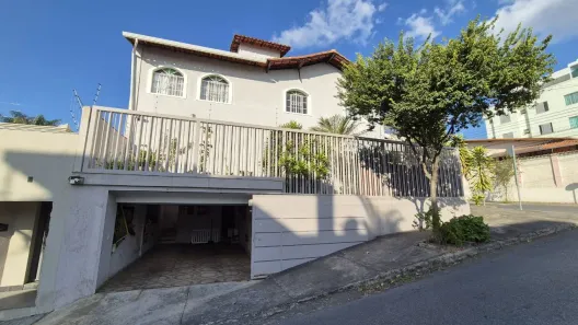 Casa com 5 Quartos à venda, 240m² no Ouro Preto, Belo Horizonte