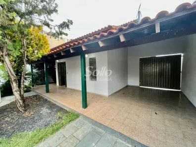 Casa com 3 Quartos à venda, 207m² no Santa Mônica, Uberlândia