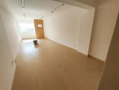 Ponto Comercial para alugar, 33m² no Praia Campista, Macaé