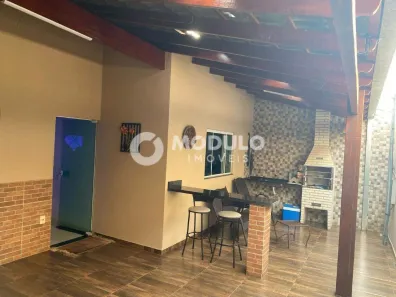 Casa com 2 Quartos à venda, 108m² no Jardim Brasília, Uberlândia