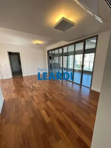 Apartamento com 3 Quartos à venda, 160m² no Vila Olímpia, São Paulo