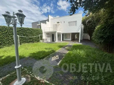 Casa com 3 Quartos para alugar, 220m² no Morada da Colina, Uberlândia