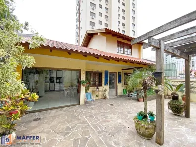 Casa com 3 Quartos à venda, 198m² no Passo da Areia, Porto Alegre