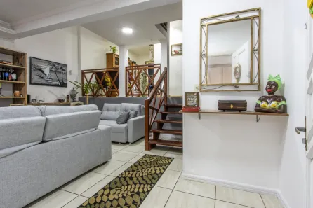 Casa com 3 Quartos à venda, 182m² no Espírito Santo, Porto Alegre