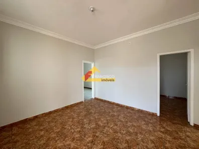 Casa com 3 Quartos para alugar, 166m² no Centro, Divinópolis