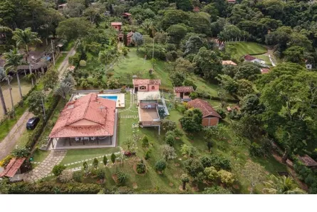 Fazenda/Sítio com 5 Quartos à venda, 2441m² no Centro, Simão Pereira