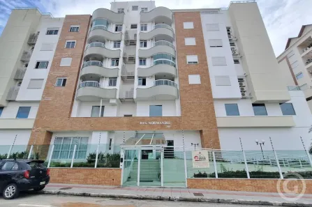 Apartamento com 2 Quartos para alugar, 77m² no Coqueiros, Florianópolis