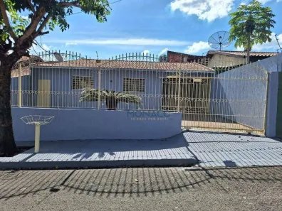 Casa com 3 Quartos para alugar, 300m² no Bandeirantes, Londrina