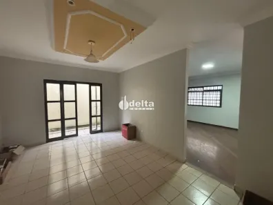 Casa com 4 Quartos à venda, 240m² no Santa Mônica, Uberlândia