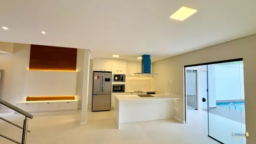 Sobrado com 3 Quartos à venda, 205m² no América, Joinville