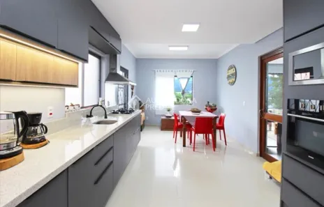 Casa de Condomínio com 3 Quartos à venda, 210m² no Cavalhada, Porto Alegre