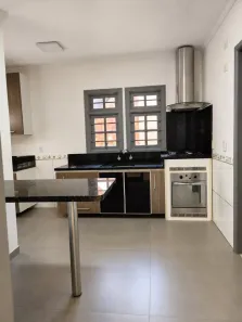 Casa com 2 Quartos para alugar, 180m² no Santana, Porto Alegre