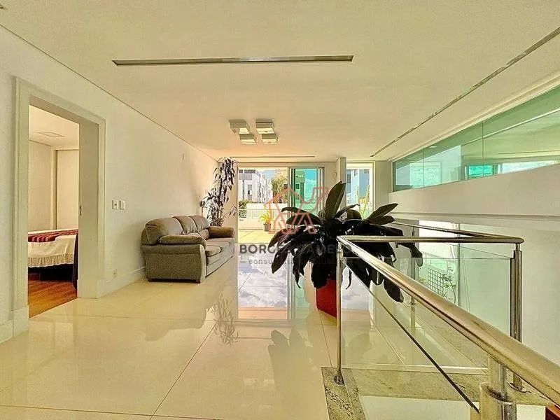 Casa com 4 quartos — Santa Lúcia, Belo Horizonte