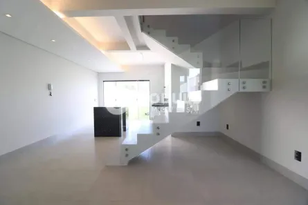 Casa com 2 Quartos para alugar, 88m² no Shopping Park, Uberlândia