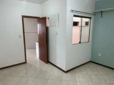 Kitnet com 1 Quarto para alugar, 30m² no Riviera Fluminense, Macaé
