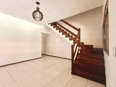 Casa de Condomínio com 2 Quartos à venda, 75m² no Parque São Luiz, Teresópolis