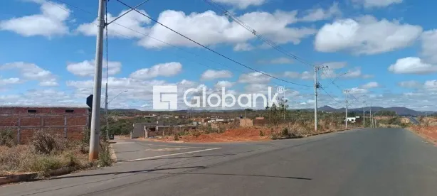 Lote/Terreno à venda, 180m² no Monte Carmelo, Montes Claros