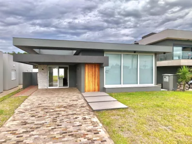 Casa com 4 Quartos à venda, 230m² no Capão Novo, Capão da Canoa