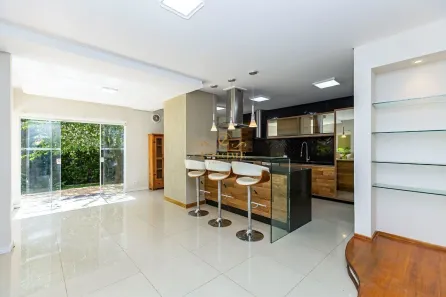 Casa de Condomínio com 3 Quartos para alugar, 140m² no Abranches, Curitiba