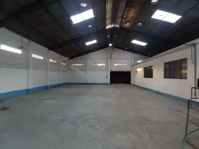 Galpão/Depósito/Armazém com 5 Quartos para alugar, 950m² no Moquetá, Nova Iguaçu