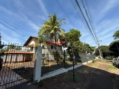 Sobrado com 4 Quartos para alugar, 250m² no Zona 05, Maringá
