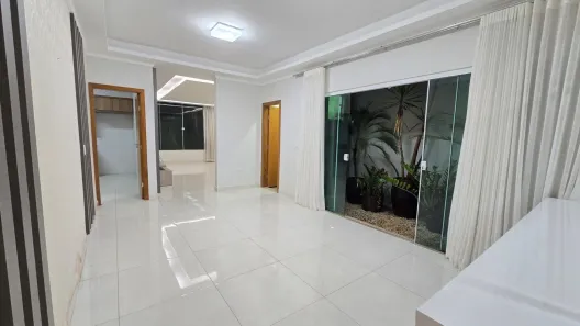 Casa com 3 Quartos à venda, 235m² no Umuarama, Uberlândia
