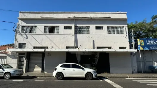 Prédio Comercial para alugar, 2100m² no Martins, Uberlândia