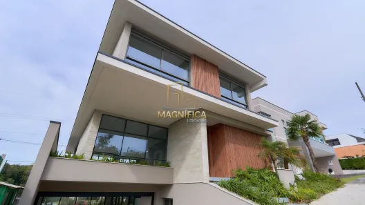 Casa de Condomínio com 4 Quartos à venda, 360m² no São Braz, Curitiba