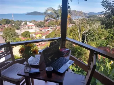 Sobrado com 5 Quartos à venda, 240m² no Enseada, Ubatuba