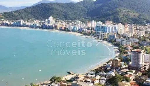 Apartamento com 4 Quartos para alugar, 180m² no Meia Praia, Itapema