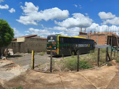 Lote/Terreno à venda, 407m² no Conjunto Parigot de Souza 1, Londrina
