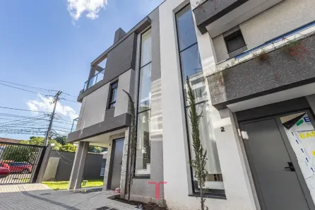 Sobrado com 3 Quartos à venda, 183m² no Campo Comprido, Curitiba