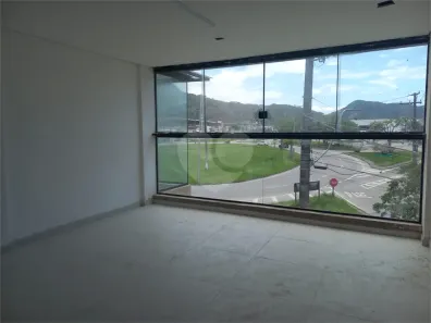 Sala Comercial para alugar, 35m² no Balneário Forest, Caraguatatuba