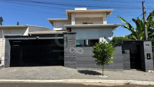 Sobrado com 3 Quartos à venda, 243m² no Jardim Holanda, Holambra