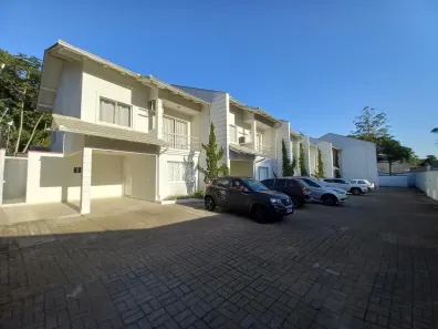 Casa de Condomínio com 3 Quartos à venda, 220m² no Anita Garibaldi, Joinville