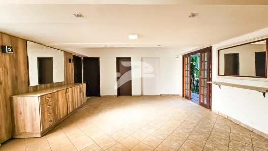 Casa com 2 Quartos para alugar, 300m² no Ahú, Curitiba