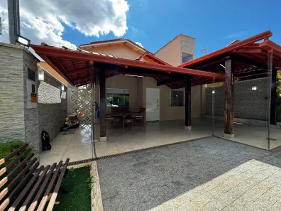 Casa de Condomínio com 3 Quartos à venda, 205m² no Sítio de Recreio Ipê, Goiânia