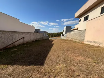 Lote/Terreno à venda, 300m² no Jardins Barcelona, Senador Canedo