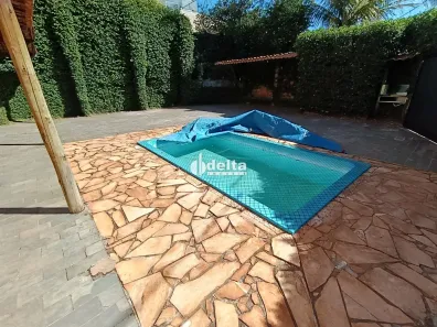 Casa com 3 Quartos para alugar, 345m² no Tubalina, Uberlândia