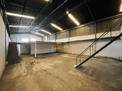 Galpão/Depósito/Armazém para alugar, 700m² no Tietê, Divinópolis